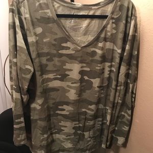 Terra&Sky UNBELIEVABLY soft Camo v-neck, 2X
